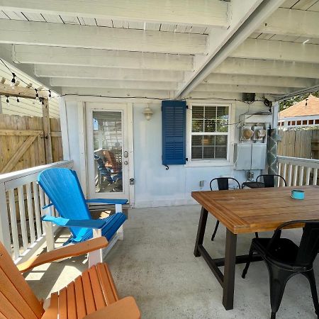 Seablue Cottage - Downstairs; 2 Blocks To The Beach Γκάλβεστον Εξωτερικό φωτογραφία