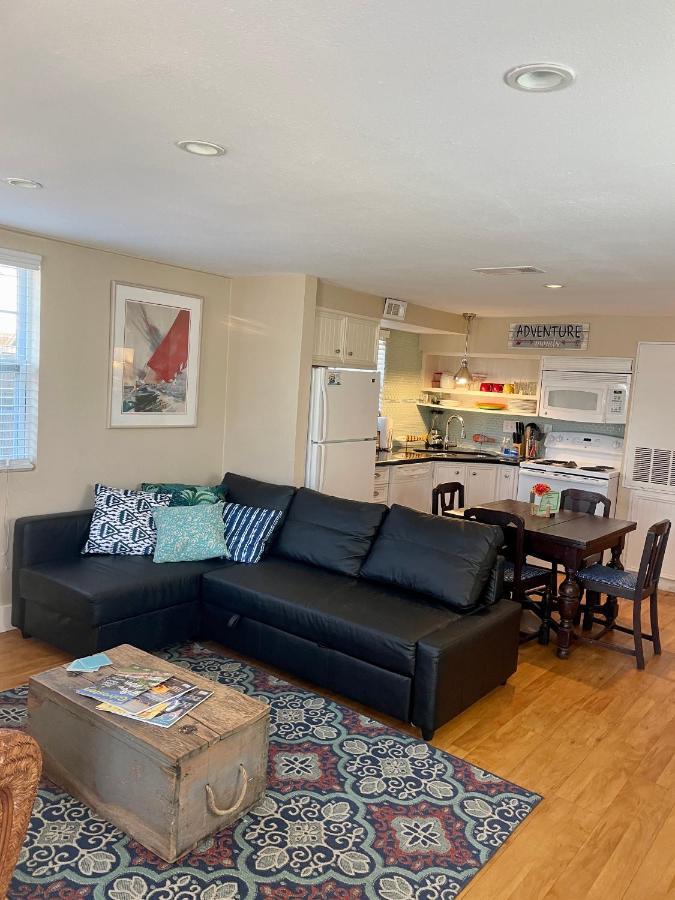 Seablue Cottage - Downstairs; 2 Blocks To The Beach Γκάλβεστον Εξωτερικό φωτογραφία