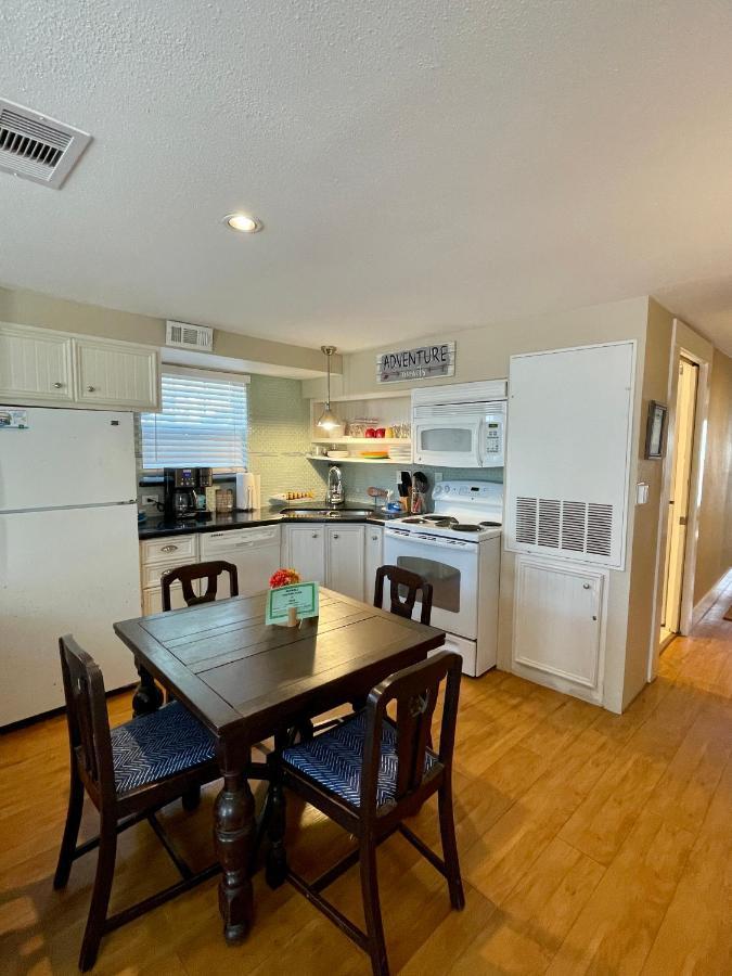Seablue Cottage - Downstairs; 2 Blocks To The Beach Γκάλβεστον Εξωτερικό φωτογραφία