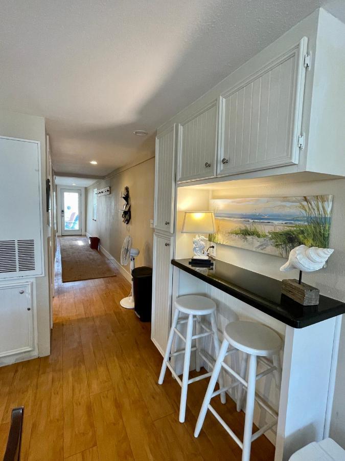 Seablue Cottage - Downstairs; 2 Blocks To The Beach Γκάλβεστον Εξωτερικό φωτογραφία