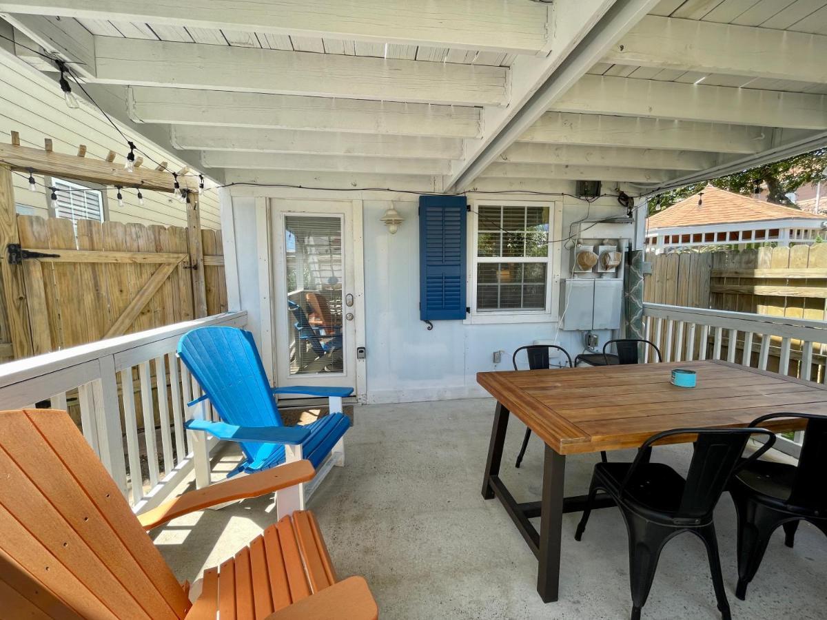 Seablue Cottage - Downstairs; 2 Blocks To The Beach Γκάλβεστον Εξωτερικό φωτογραφία