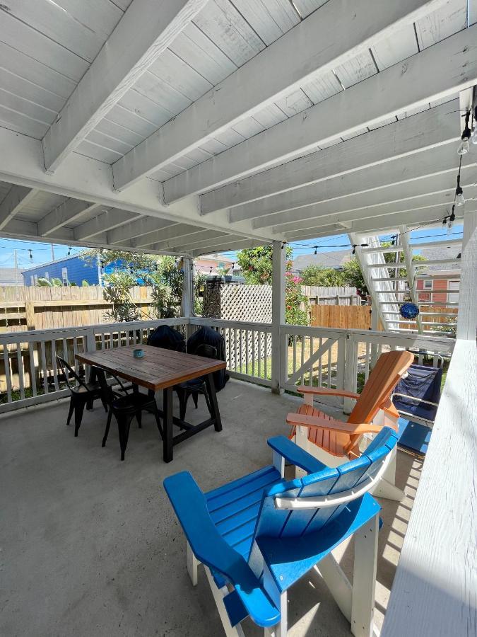 Seablue Cottage - Downstairs; 2 Blocks To The Beach Γκάλβεστον Εξωτερικό φωτογραφία
